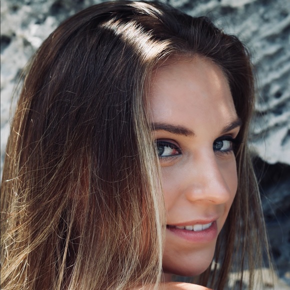 Meet your Posher, Meredith - Picture 1 of 4